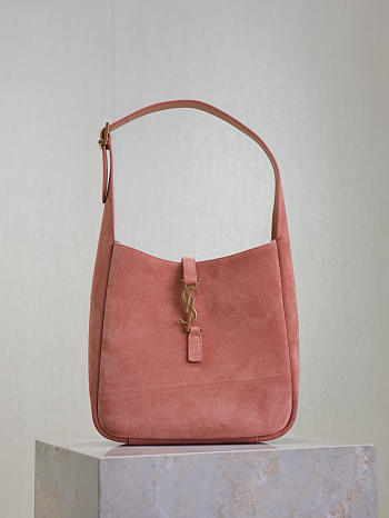 	 YSL LE 5 À 7 supple small in suede pink - 23 X 22 X 8.5cm