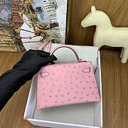 	 Hermes Kelly pochette light pink ostrich leather bag - 22cm - 5