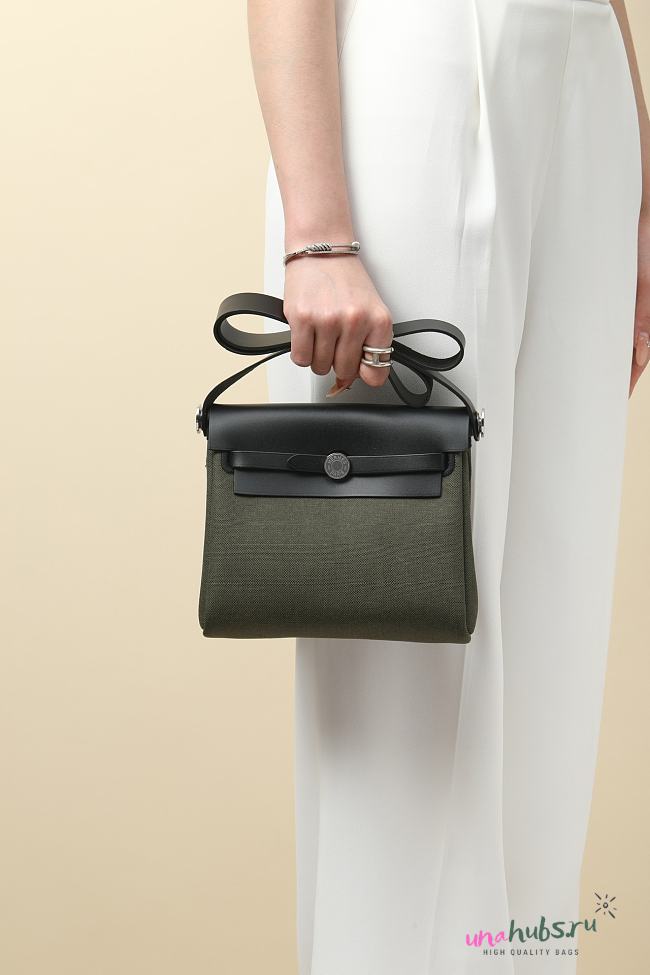 	 Hermes Herbag Zip 20 bag in green - 1