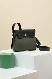 	 Hermes Herbag Zip 20 bag in green - 5