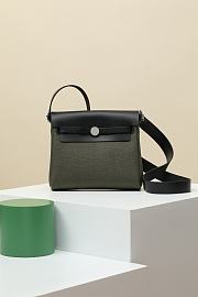 	 Hermes Herbag Zip 20 bag in green - 4