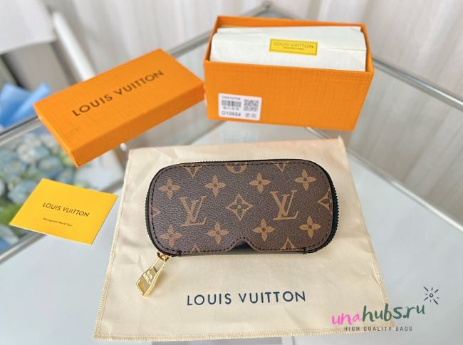 Louis Vuitton Sunglasses Pouch GM Monogram Canvas - 17 x 8.5 x 6.5 cm - 1