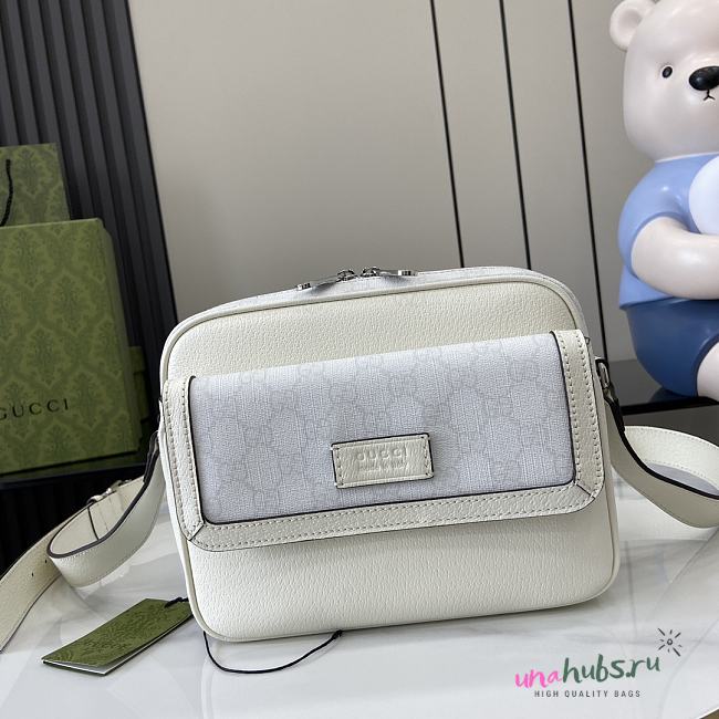Gucci GG Supreme small crossbody bag in white - 23x18x7cm - 1
