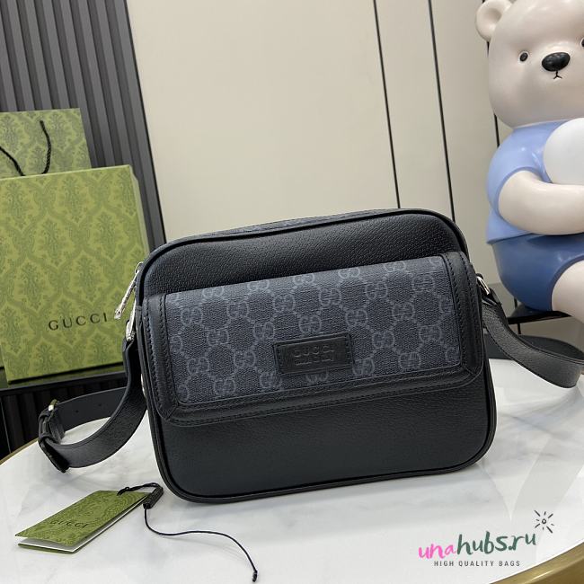 	 Gucci GG Supreme small crossbody bag in black - 23x18x7cm - 1