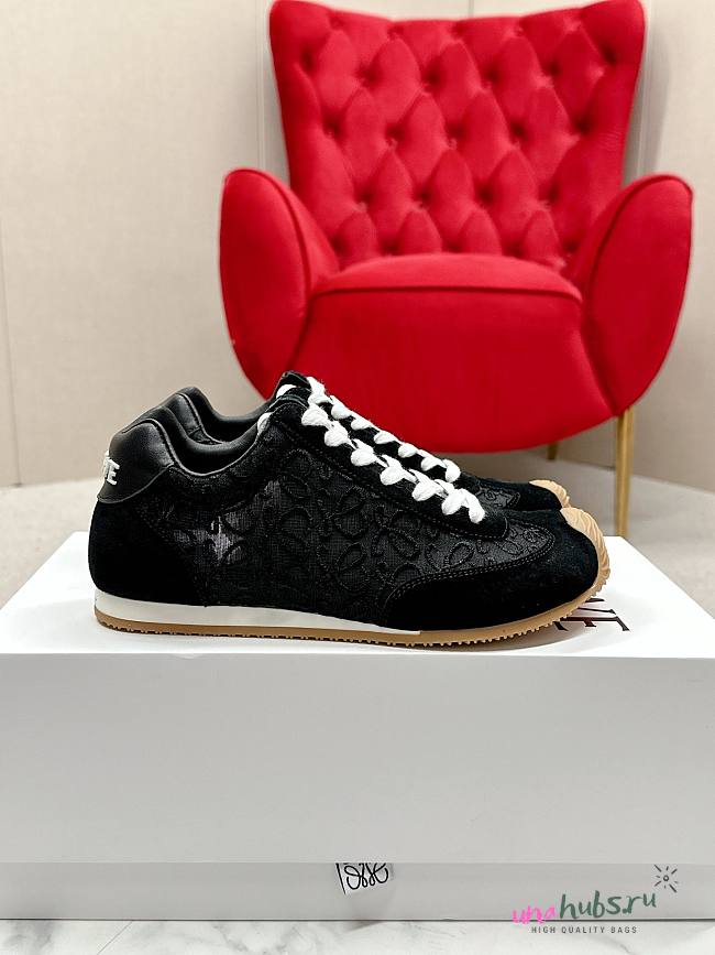 	 Loewe Flow Runner in suede black - 1