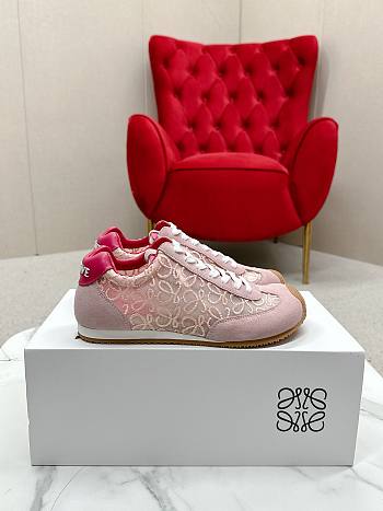 	 Loewe Flow Runner in suede pink