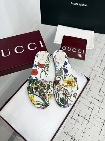 	 Gucci Flower White Horsebit slides