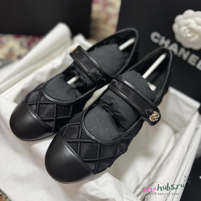 	 Chanel Cloth ballet flats in black - 1