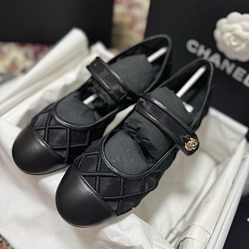 	 Chanel Cloth ballet flats in black