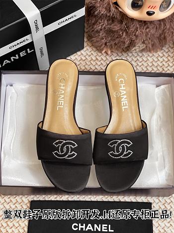 CHANEL Lambskin Pearl CC Sandals Black