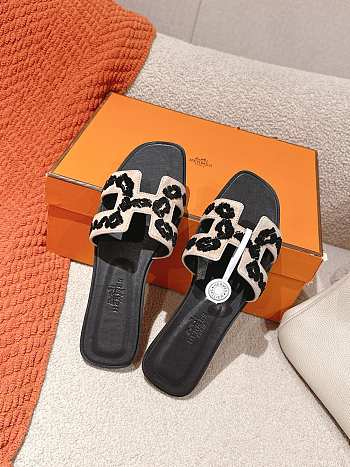 Hermes Oran slides in tufted suede goatskin in printed leopard