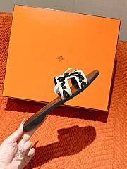 Hermes Oran slides in tufted suede goatskin in printed leopard - 6