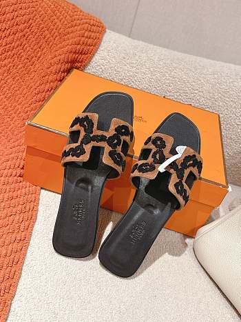 	 Hermes Oran slides in tufted suede goatskin in printed leopard 02