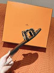 	 Hermes Oran slides in tufted suede goatskin in printed leopard 02 - 3