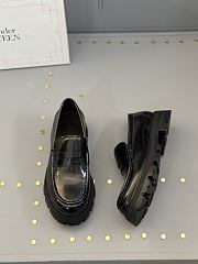 	 Alexander McQueen Black Shiny Loafers - 4