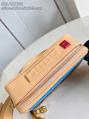 Louis Vuitton Baladeur Wearable Wallet - 19 x 13.5 x 5.5 cm - 6