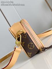 Louis Vuitton Baladeur Wearable Wallet - 19 x 13.5 x 5.5 cm - 4