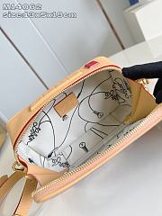 Louis Vuitton Baladeur Wearable Wallet - 19 x 13.5 x 5.5 cm - 3