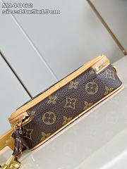Louis Vuitton Baladeur Wearable Wallet - 19 x 13.5 x 5.5 cm - 2