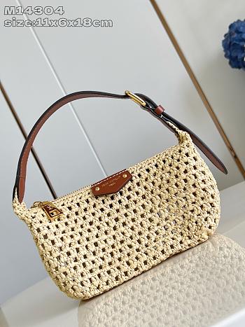 Louis Vuitton Hills Pochette Natural Tan Raffia - 18.5 x 11 x 6.5 cm