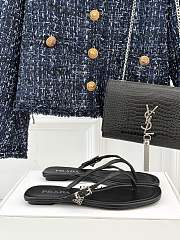 Prada Black Leather thong sandals - 1