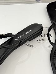 Prada Black Leather thong sandals - 4