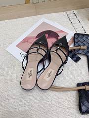 	 Valentino Garavani Rockstud Wispy Leather Mules In Black - 3