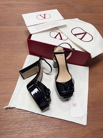 Valentino Garavani 115mm VLogo Platform Sandals Black Patent