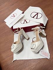 	 Valentino Garavani 115mm VLogo Platform Sandals White Patent - 4