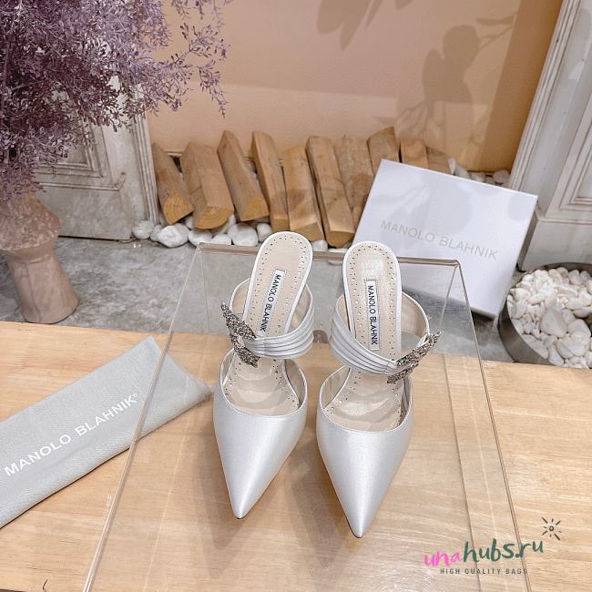 	 Manolo Blahnik Maidugura 90mm Satin White Mules - 1