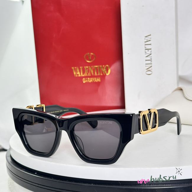 VALENTINO GARAVANI EYEWEAR VLogo Signature cat-eye Sunglasses - 1
