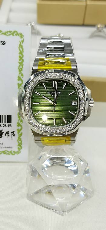 PATEK PHILIPPE NAUTILUS RHINESTONE GREEN 42mm
