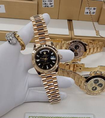 Rolex Day-Date 40 18kt yellow gold black diamond dial 41mm