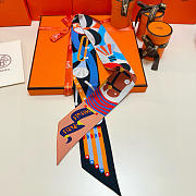 HERMES Silk Parade En Fanfare Twilly Marron Rouge Bleu  - 5 x 86 cm - 4