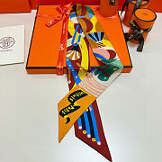 HERMES Silk Parade En Fanfare Twilly Marron Rouge Bleu Yellow - 5 x 86 cm - 4