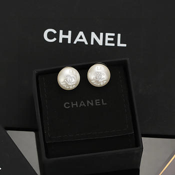 CHANEL Pearl Crystal CC La Pausa Earrings