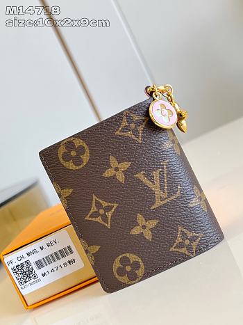 Louis Vuitton Charms Monogram Zesty Lime Pink - 10 x 2.5 x 9 cm