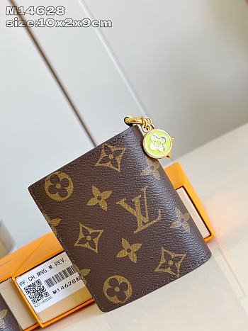 	 Louis Vuitton Charms Monogram Zesty Lime Green - 10 x 2.5 x 9 cm