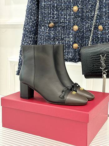 Valentino Garavani Leather Valet De Roi Ankle Boots 60