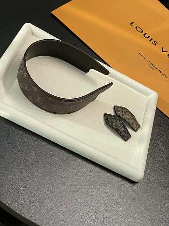 	 Louis Vuitton x Takashi Murakami brown headband & hair clip