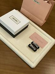 Miu Miu Plexiglas gold white hair clip - 2