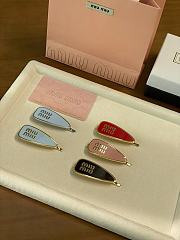 Miu Miu engraved-logo enamel hair clip - 1