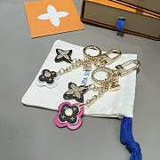 LOUIS VUITTON Monogram Epi Blooming Flowers Bag Charm Key Holder - 1
