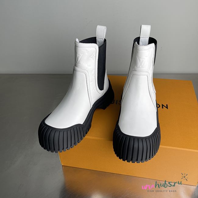 Louis vuitton White Ruby Flat Ankle Boots - 1