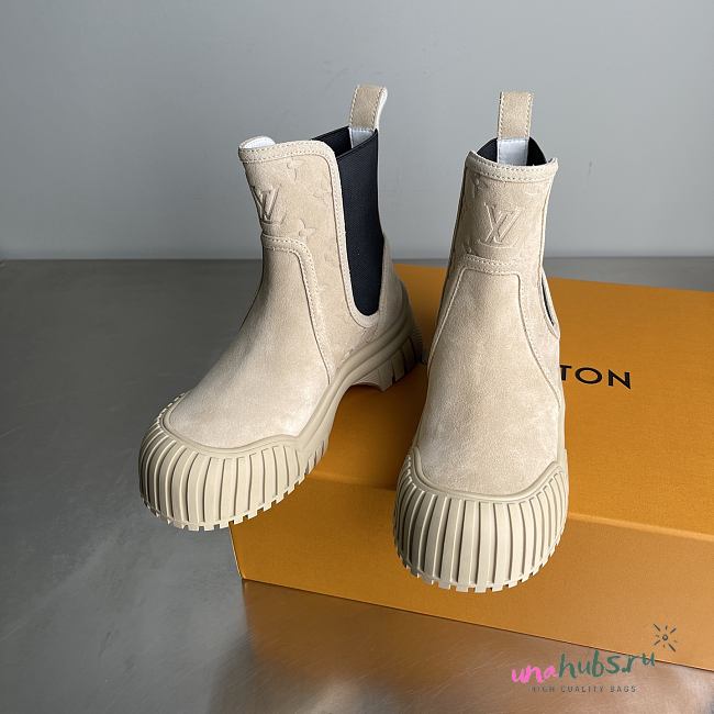 	 Louis vuitton Beige Ruby Flat Ankle Boots - 1