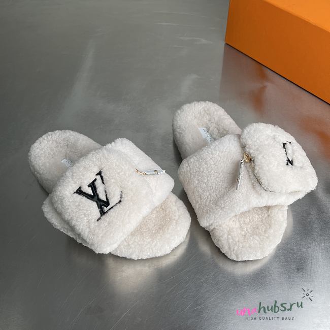 	 Louis Vuitton White Fur Slides - 1