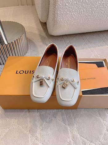 	 Louis Vuitton White Flore Car Shoe