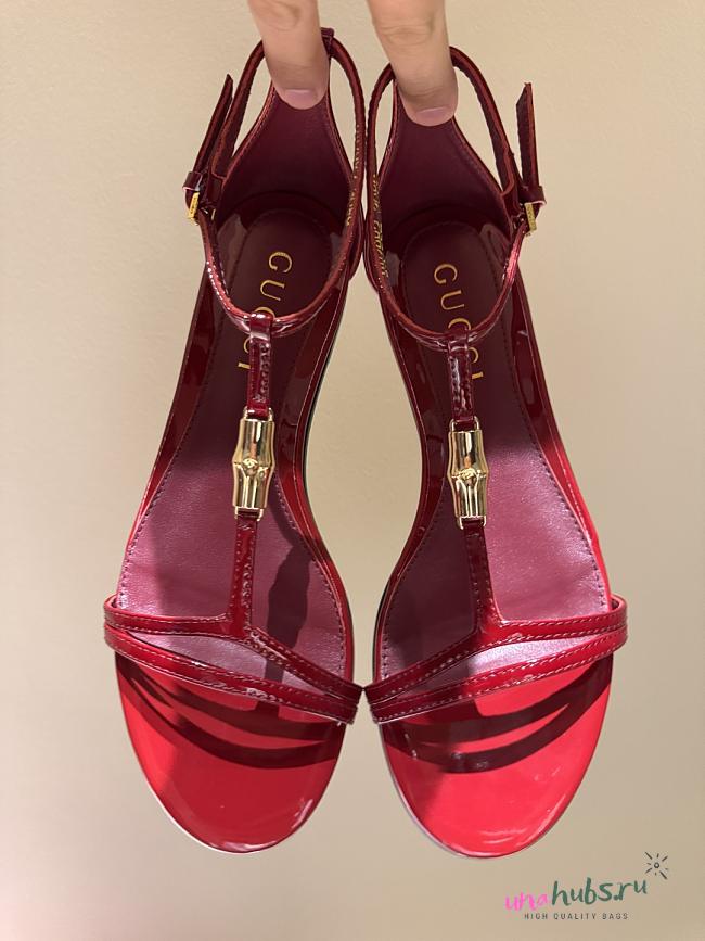 Gucci thong sandal with Bamboo in Gucci Rosso Ancora leather - 1