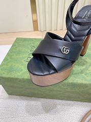 Gucci Double G leather platform sandals in black  - 5