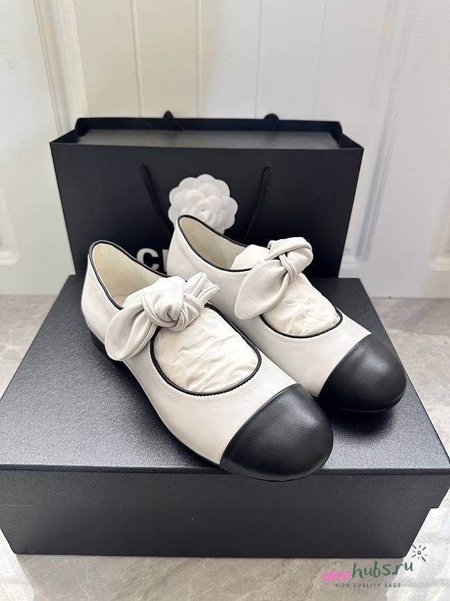 Chanel Mary janes - Lambskin, white & black  - 1